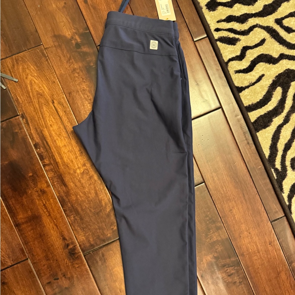 - NWT Peter Miller men’s small navy blue 
Smoke free home